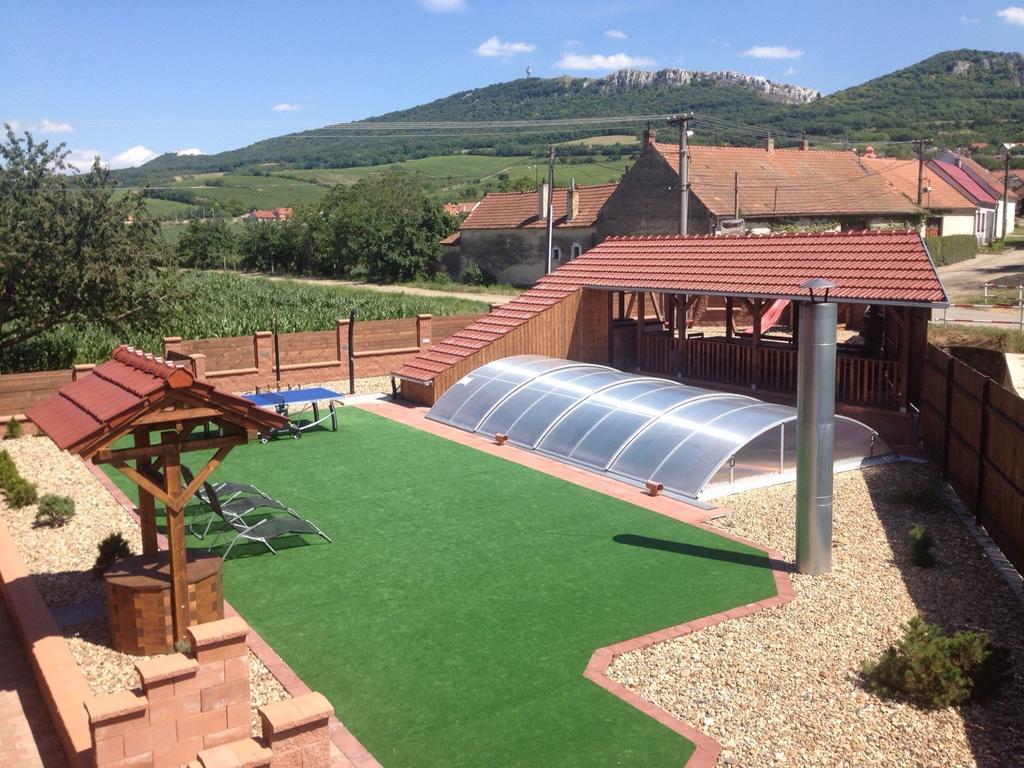 U Jeřába - komplex A Horni Vestonice Exteriér fotografie