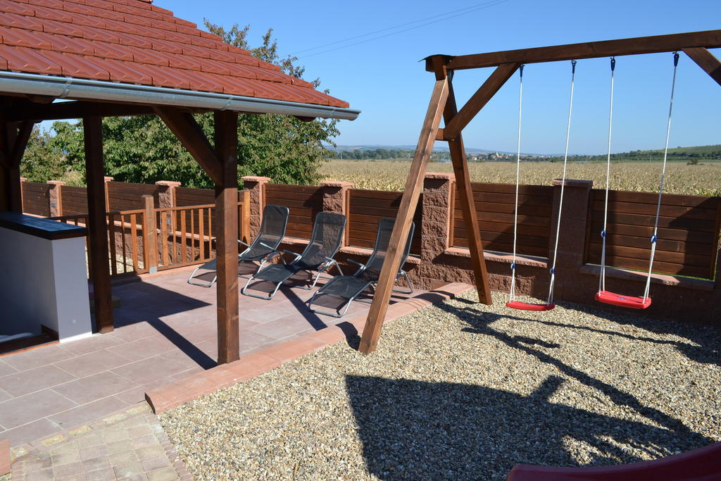 U Jeřába - komplex A Horni Vestonice Exteriér fotografie